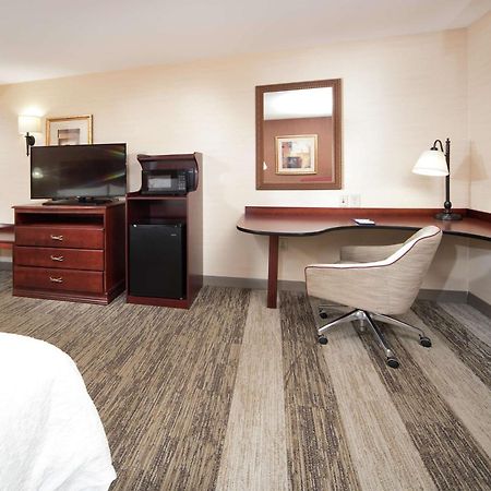 Hampton Inn & Suites Greensburg Exterior photo