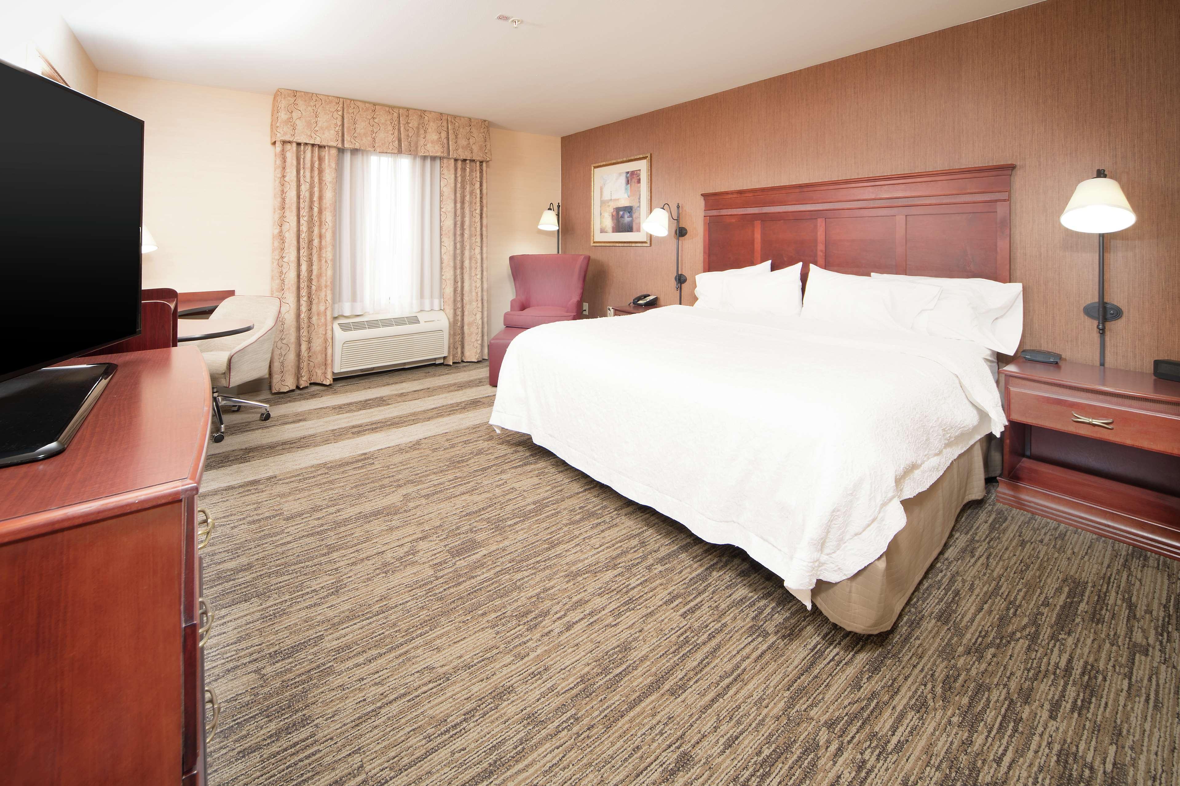 Hampton Inn & Suites Greensburg Exterior photo