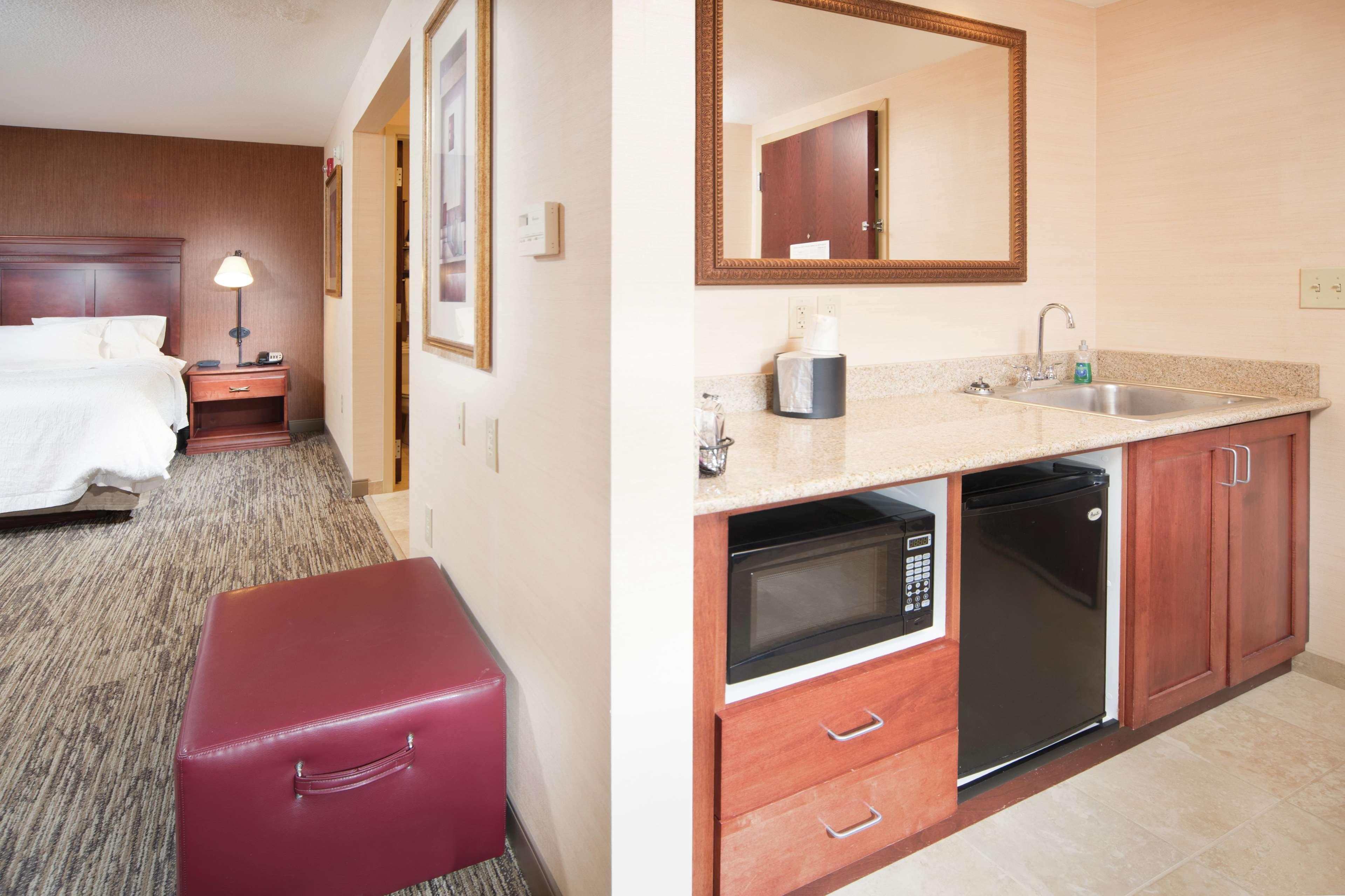 Hampton Inn & Suites Greensburg Exterior photo