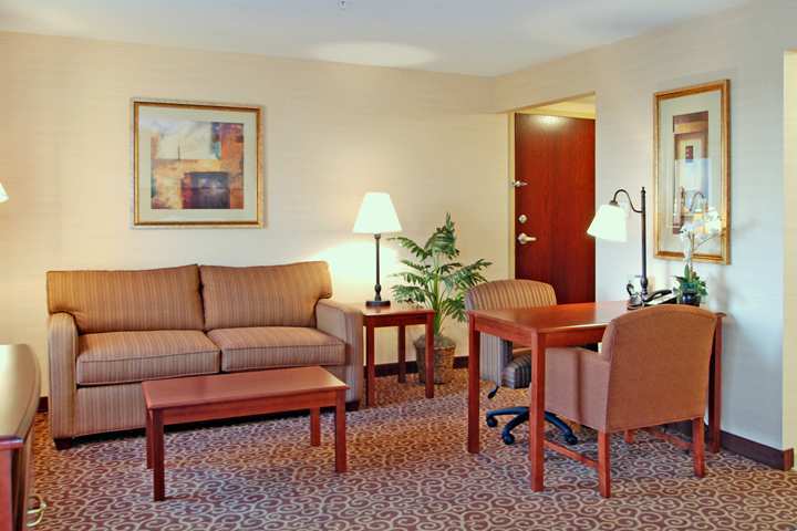 Hampton Inn & Suites Greensburg Exterior photo