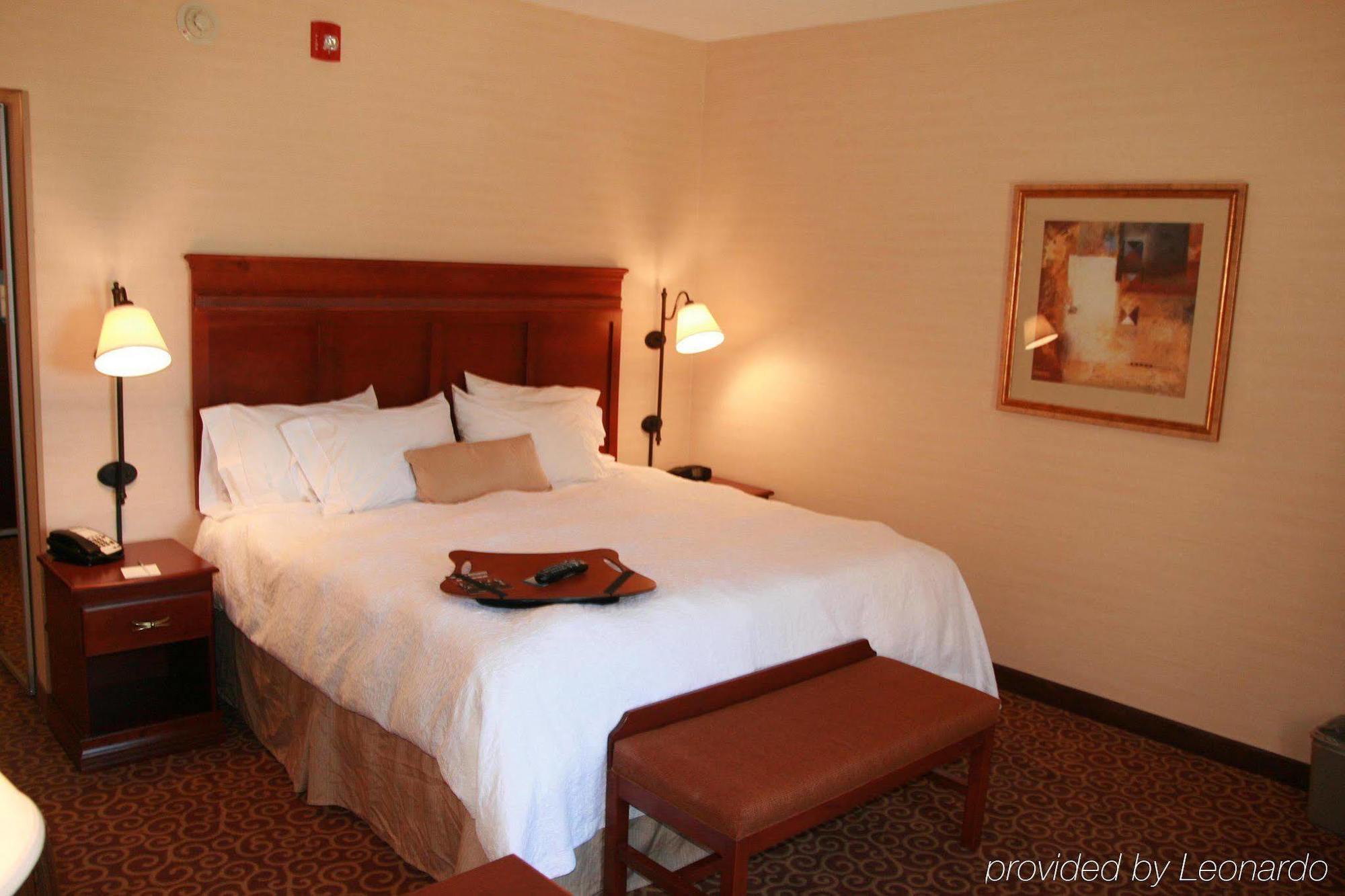 Hampton Inn & Suites Greensburg Room photo
