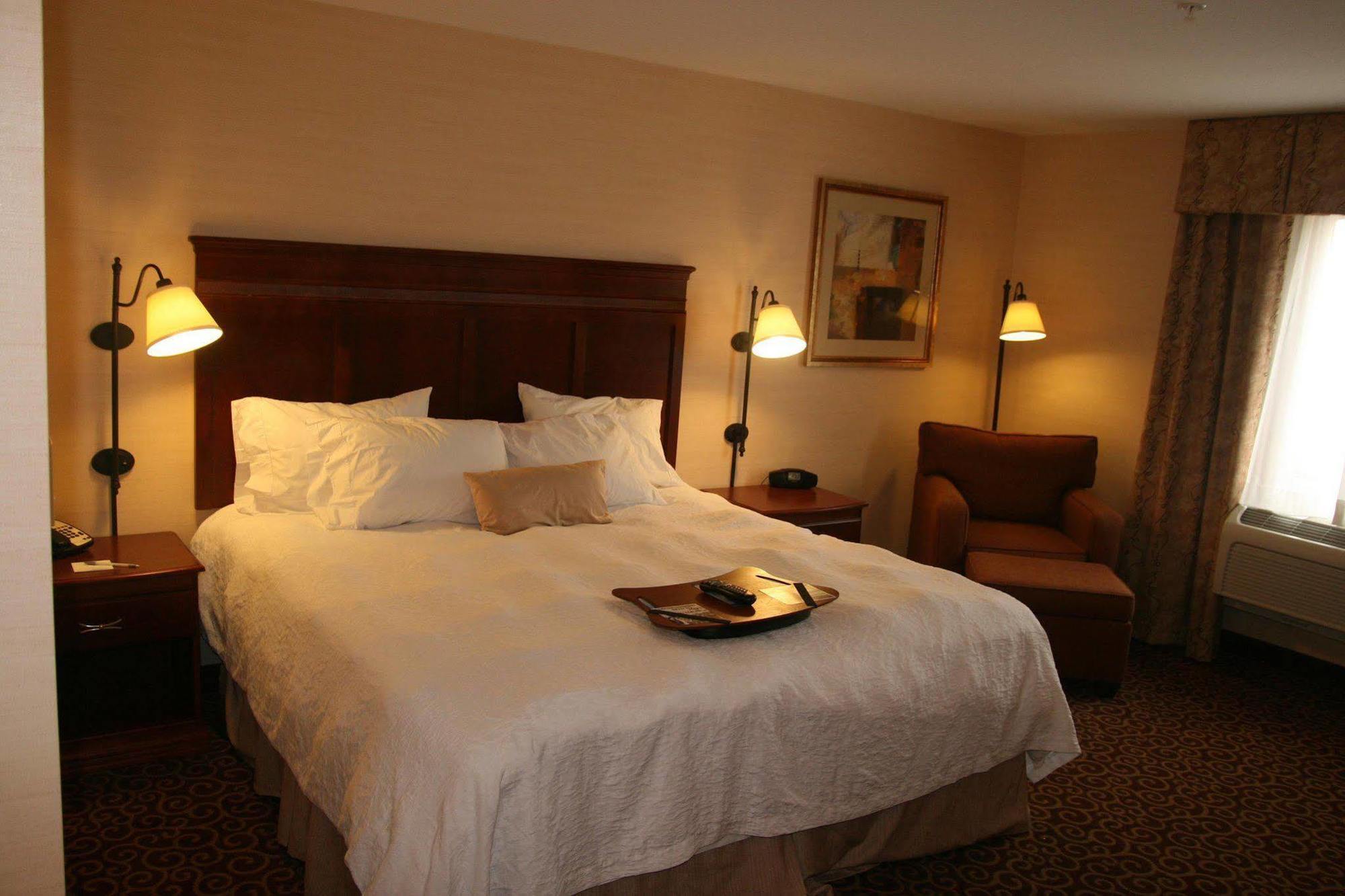 Hampton Inn & Suites Greensburg Room photo